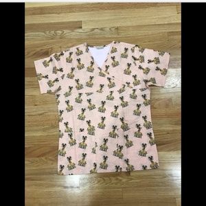 Black Star Hospital Medical Scrubs V-Neck Giraffe